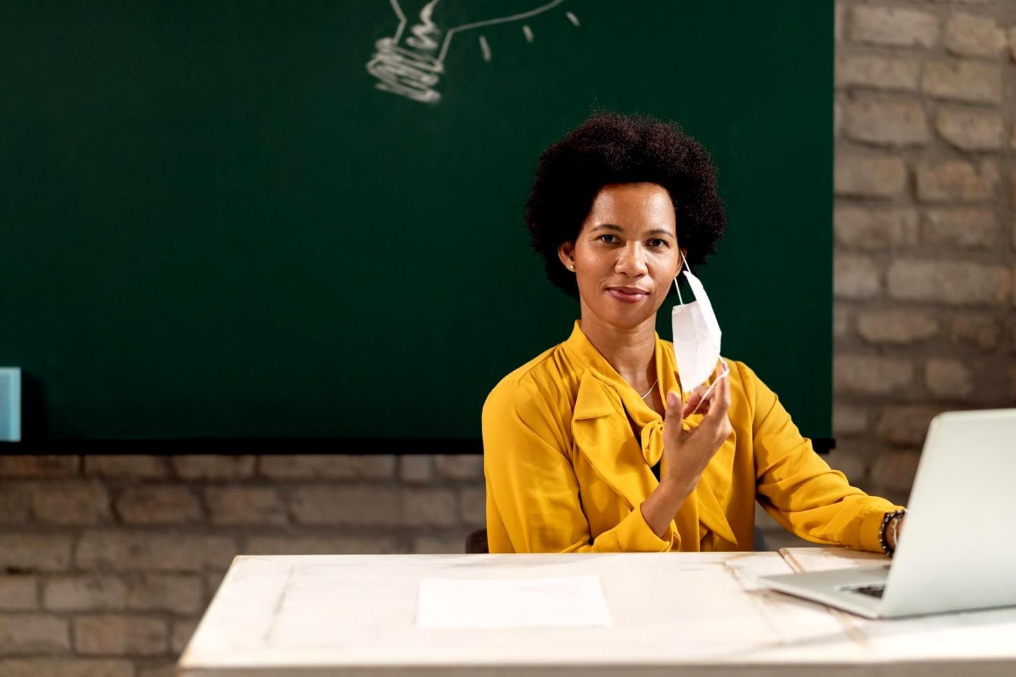 Suasana kantor Merchant Capital Indonesia yang mencerminkan profesionalitas dalam pelayanan konsultasi investasi